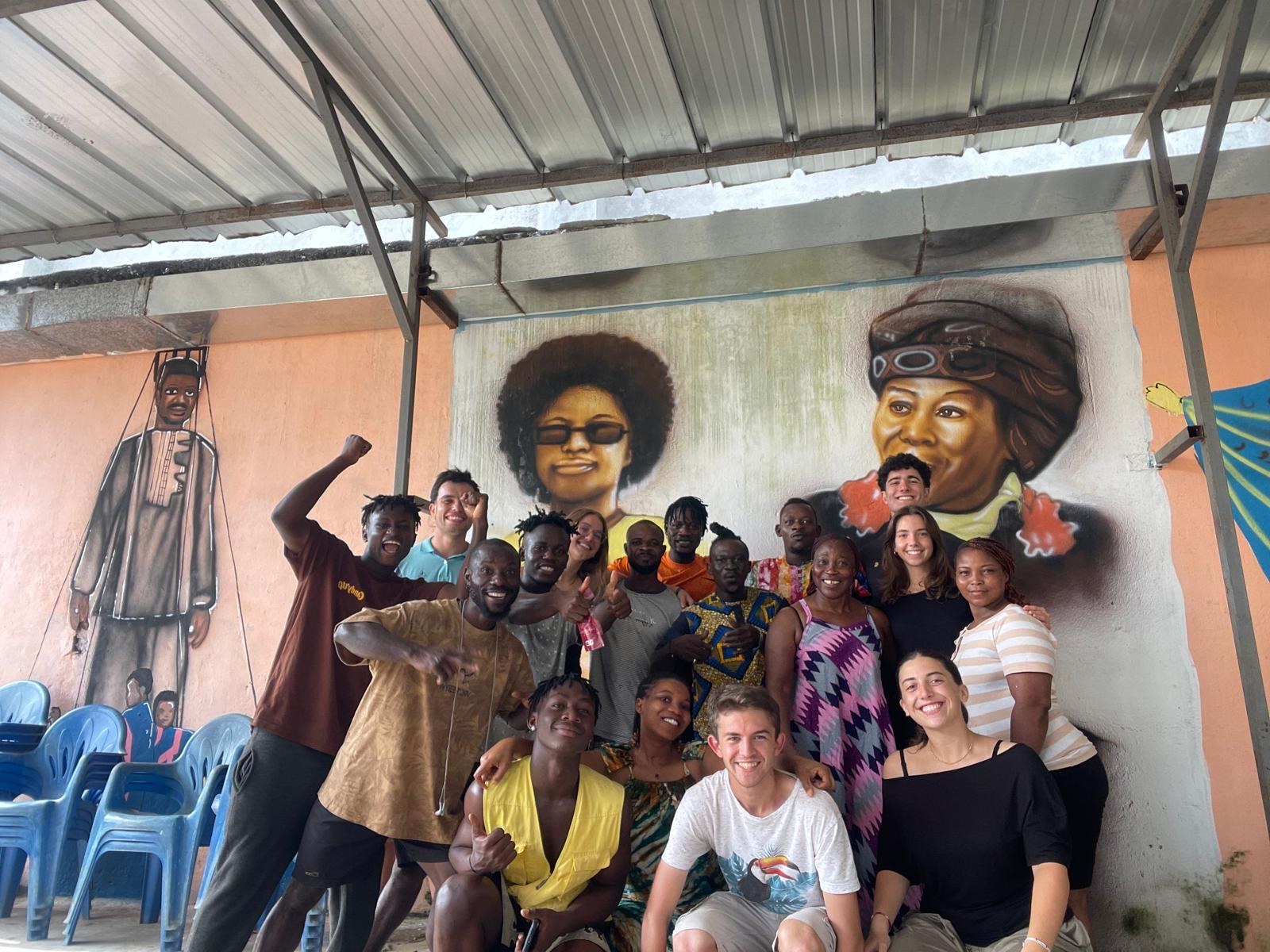 Le groupe réuni à l’Académie Ivoire Marionnettes, à Abidjan